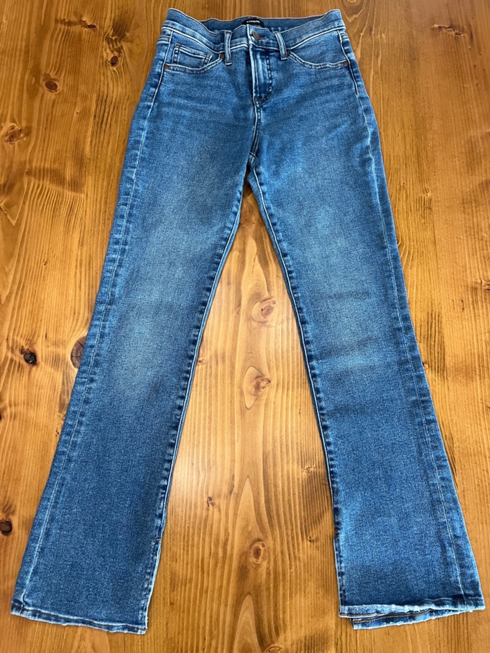 Express Skyscraper Women’s Bootcut Jeans Size 2S Mid Rise Medium Wash